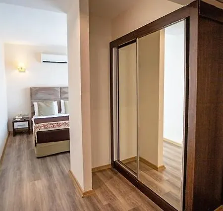Risus Hotel