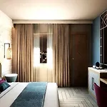 Отель Risus 5*